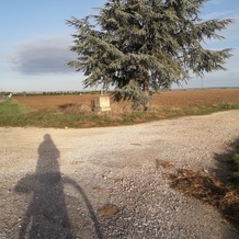 à vélo, pause photo à la croisée des chemins