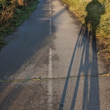 Une ombre pour seule compagnie (si on fait abstraction des voitures qui roulent pas si loin)