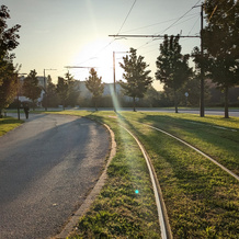 Lever de soleil sur les voies du tram à Quetigny (21)