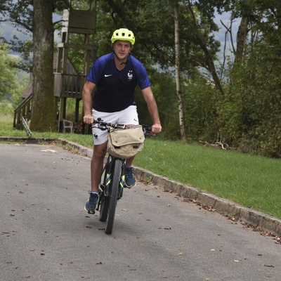Jérôme qui venu à vélo au travail depuis Soye