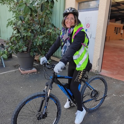 Marjorie qui a parcouru une partie de son trajet domicile-travail à vélo