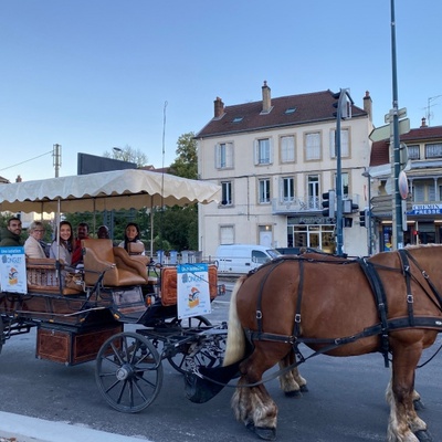Transfert par traction hippomobile des salariés BONGLET depuis la gare SNCF