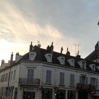 En marche vers le travail - Au détour d'une rue
