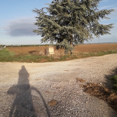 à vélo, pause photo à la croisée des chemins