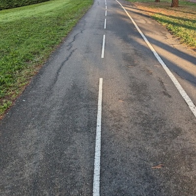 Bouchon ? Non. Embouteillage ? Non plus. Ma route est toute tracée. Yapluka pédaler !