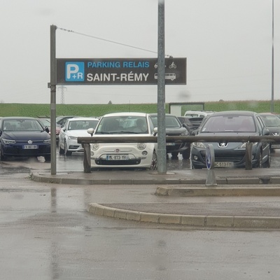 PARKING COVOITURAGE ST REMY COMME TOUS LES JOURS :) Directrice