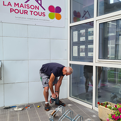 Pose d'arceaux vélo - agence de Lons le Saunier