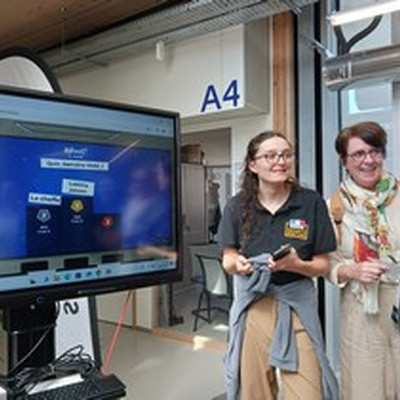 L'animatrice et la responsable du service lors de l'animation sécurité routière avec Kahoot